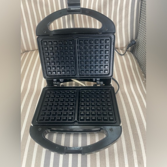 Compact Waffle Maker - Picture 1 of 3